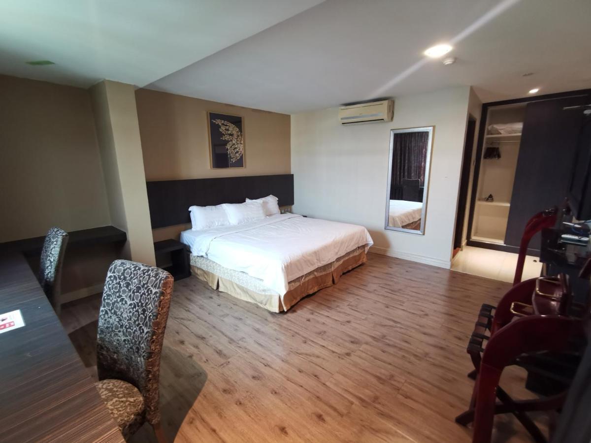 Hotel De Leon II Lahad Datu Exterior photo